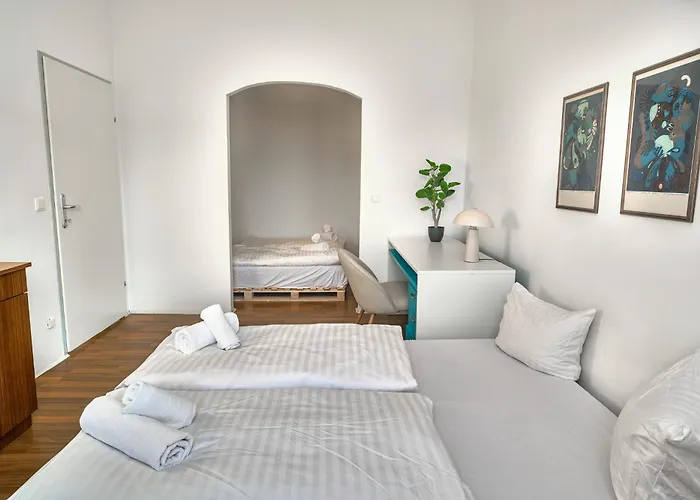 Apartment 2 Bedrooms & Free Parking *