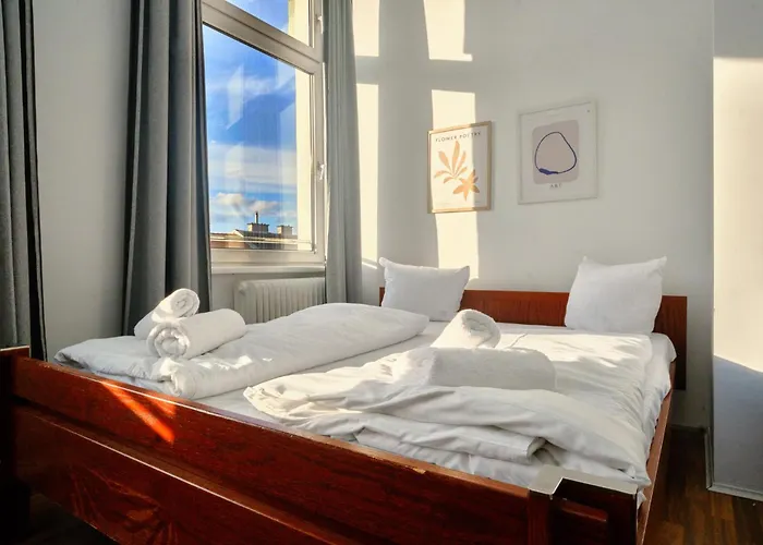 2 Bedrooms & Free Parking Apartment *