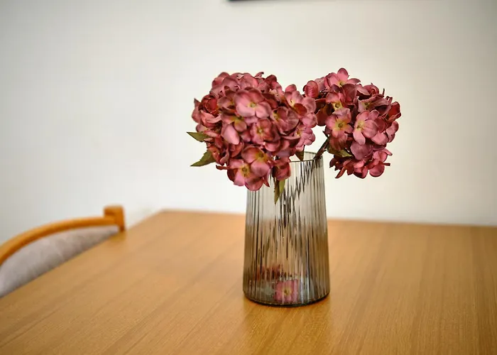 Apartment 2 Bedrooms & Free Parking
